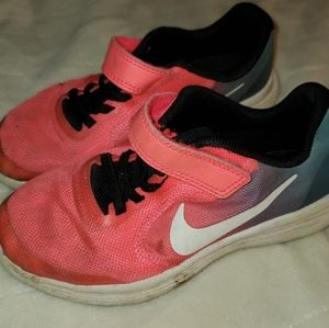 Girls nikes